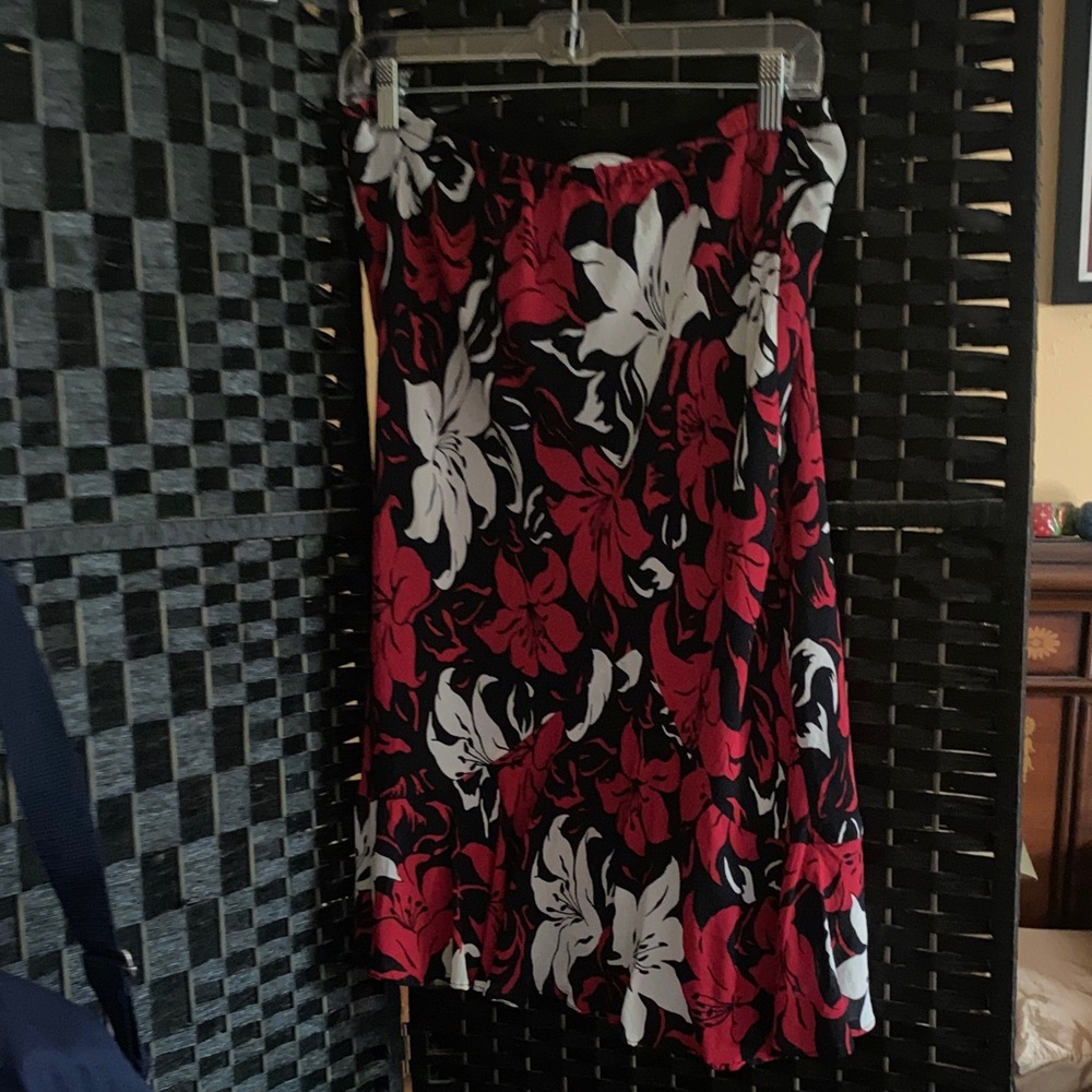 Donna Ricco Black and Red Floral A-Line Skirt